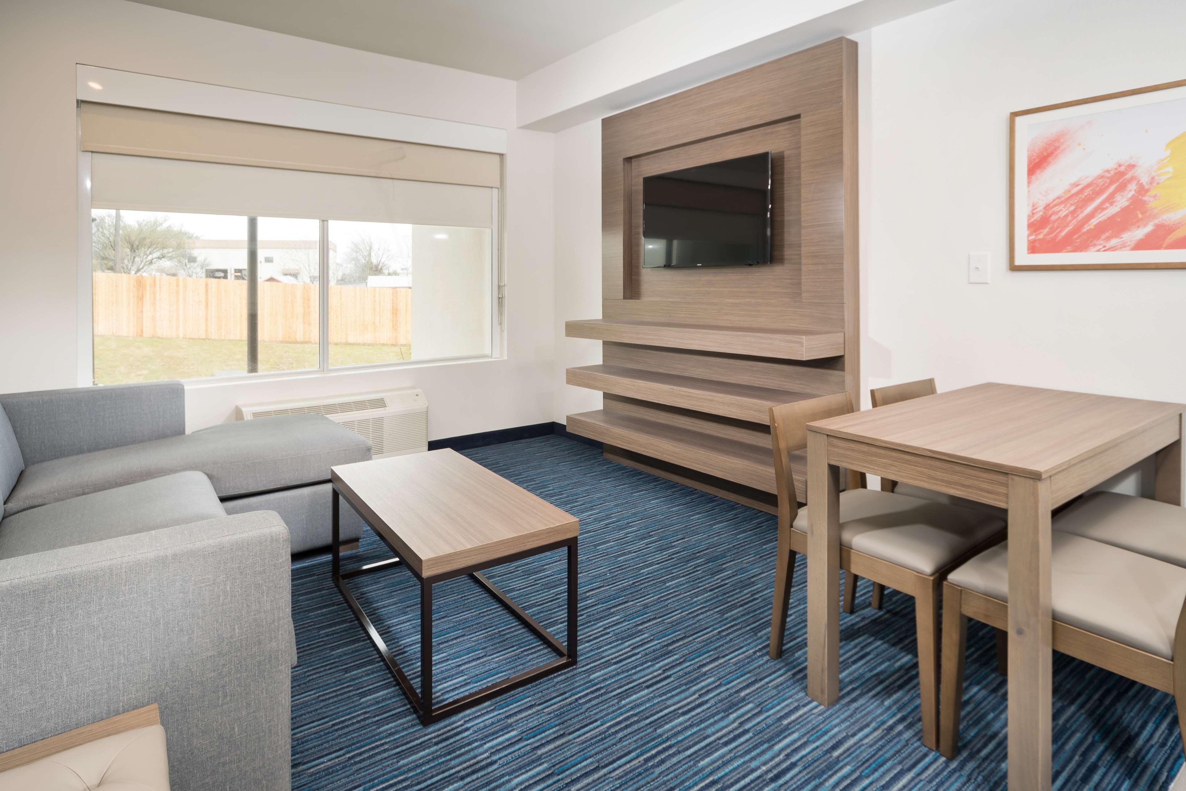 Best Western Plus Executive Residency Austin - Round Rock Pflugerville Exterior photo